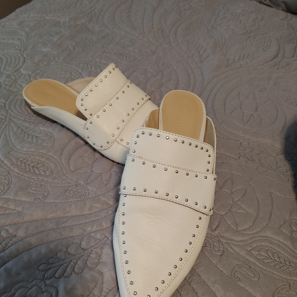 Mules - Picture 1 of 1